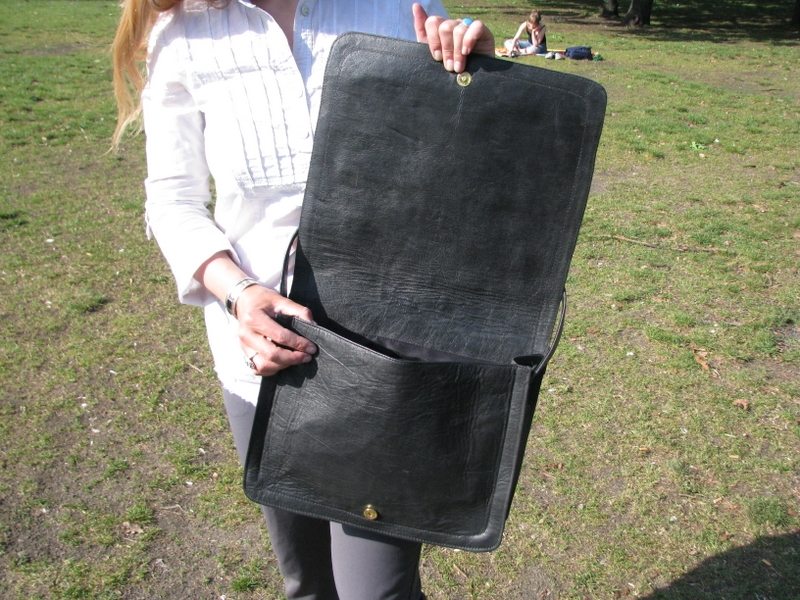 Gundara - Black Kyrgyz - laptop bag - Open