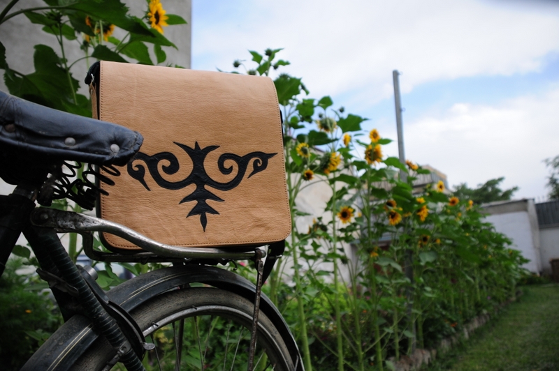 Gundara - Dariha the Second - Leather Bag - Black leather Kyrgyz tribal pattern 