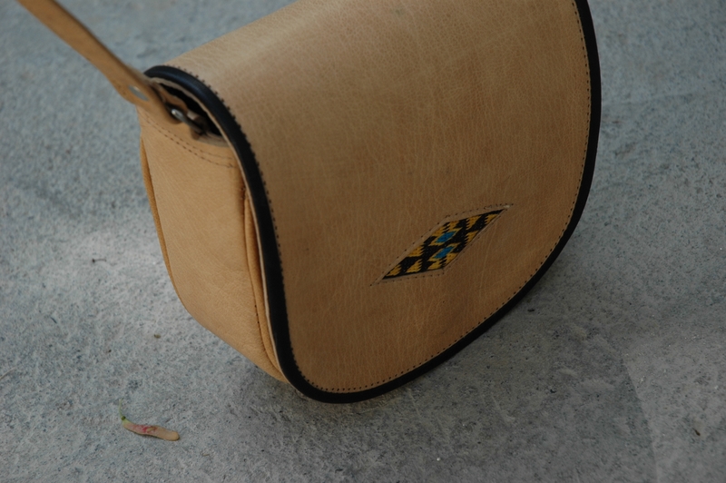 Gundara - Summer Cutie - petit sac artisanal en cuir - broderie