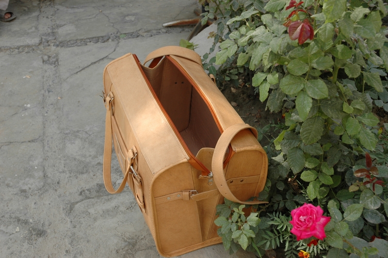 Gundara - Traveller Classic Medium - Open