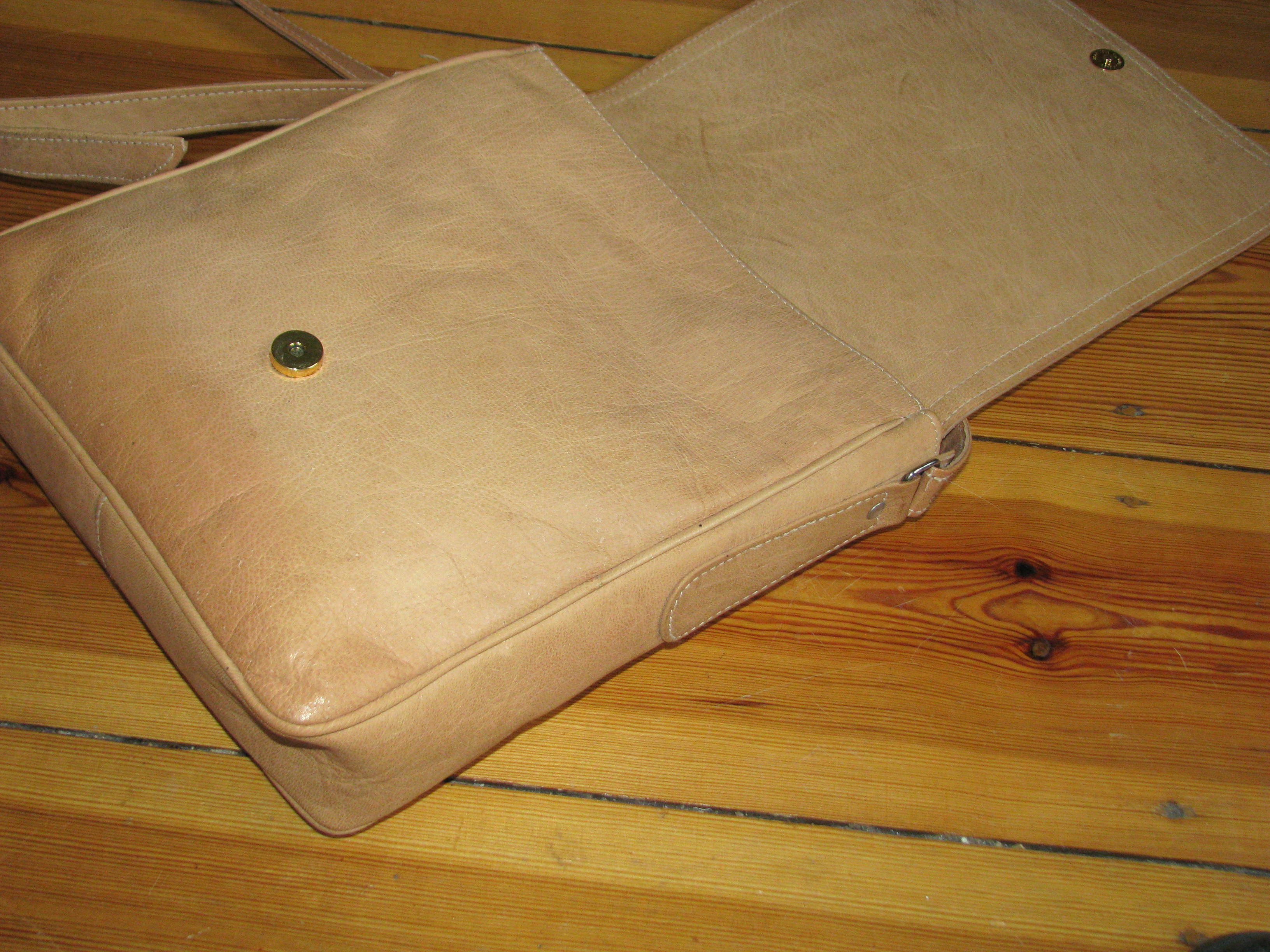 a simple magnet closing bag