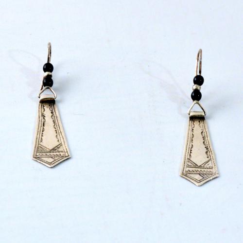 Gundara - handmade traditional Tuareg silver earrings with onyx pearls Traditional tuareg earrings from silver and onyx - handmade by Tuareg in Niger - Gundara