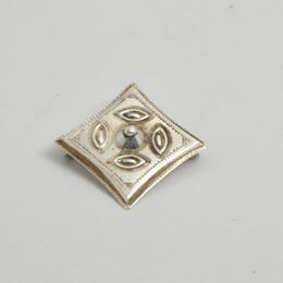 broche artisanale en argent