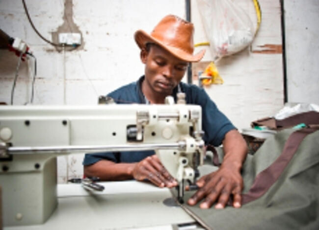 Ledertaschenproduktion in Lusaka, Sambia